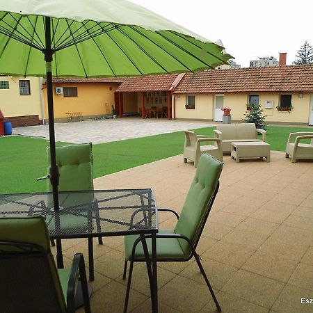 Eszter Apartman Bekescsaba Exterior foto