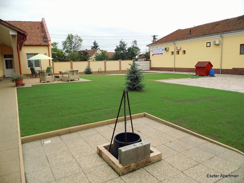 Eszter Apartman Bekescsaba Exterior foto